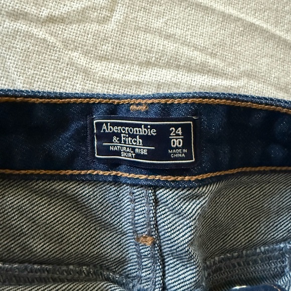 Abercrombie and Fitch Natural rise Mini Skirt - Picture 3 of 3